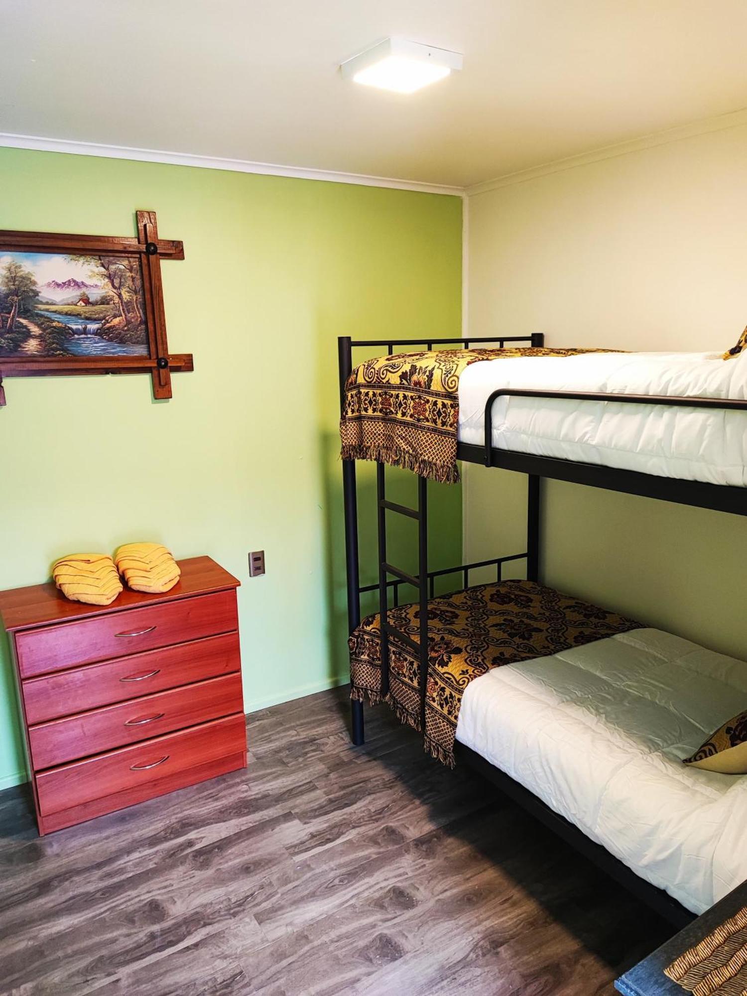 Hostel Kuntur Puerto Natales Ngoại thất bức ảnh