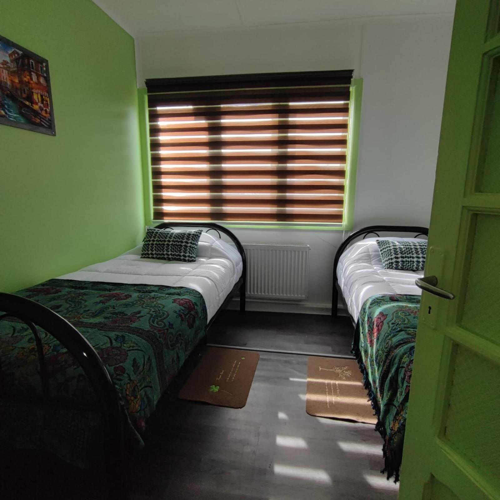 Hostel Kuntur Puerto Natales Ngoại thất bức ảnh