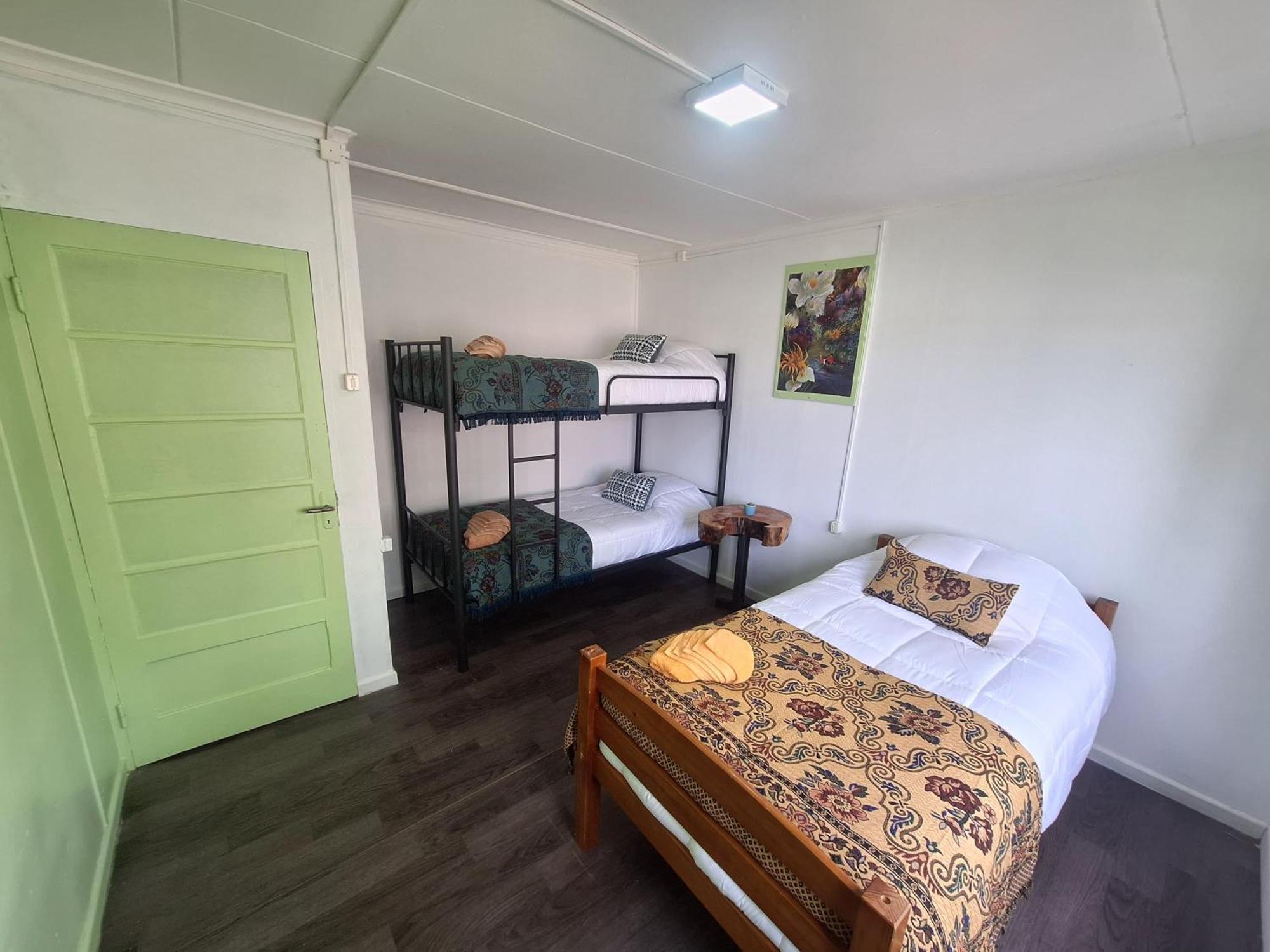 Hostel Kuntur Puerto Natales Ngoại thất bức ảnh